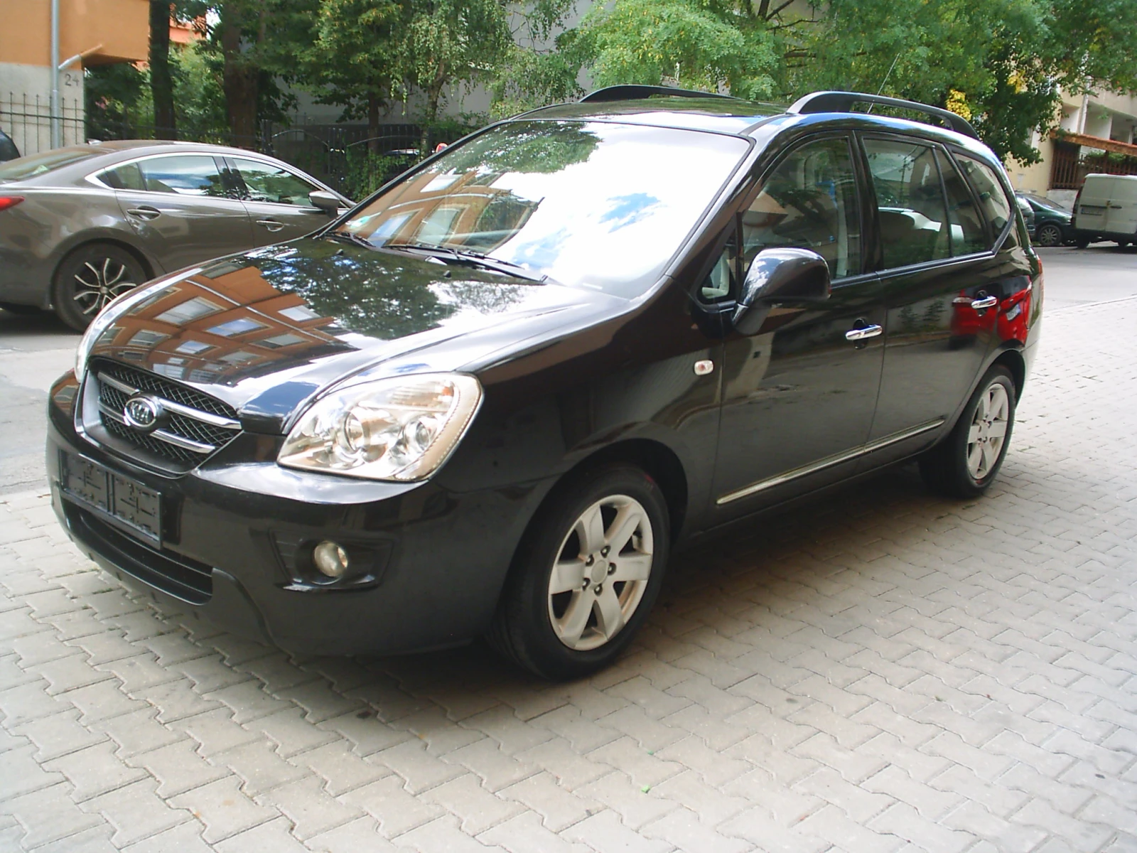 Kia Carens 2.0 i 16V 144k.c. , снимка 17 - Автомобили и джипове - 56182513