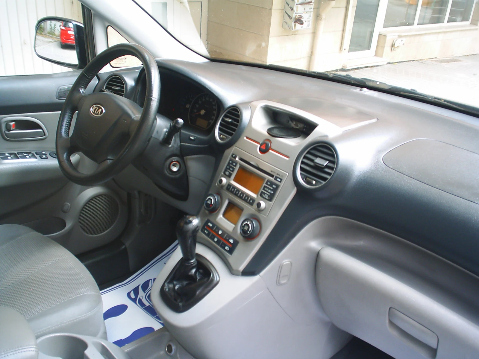 Kia Carens 2.0 i 16V 144k.c. , снимка 12 - Автомобили и джипове - 56182513
