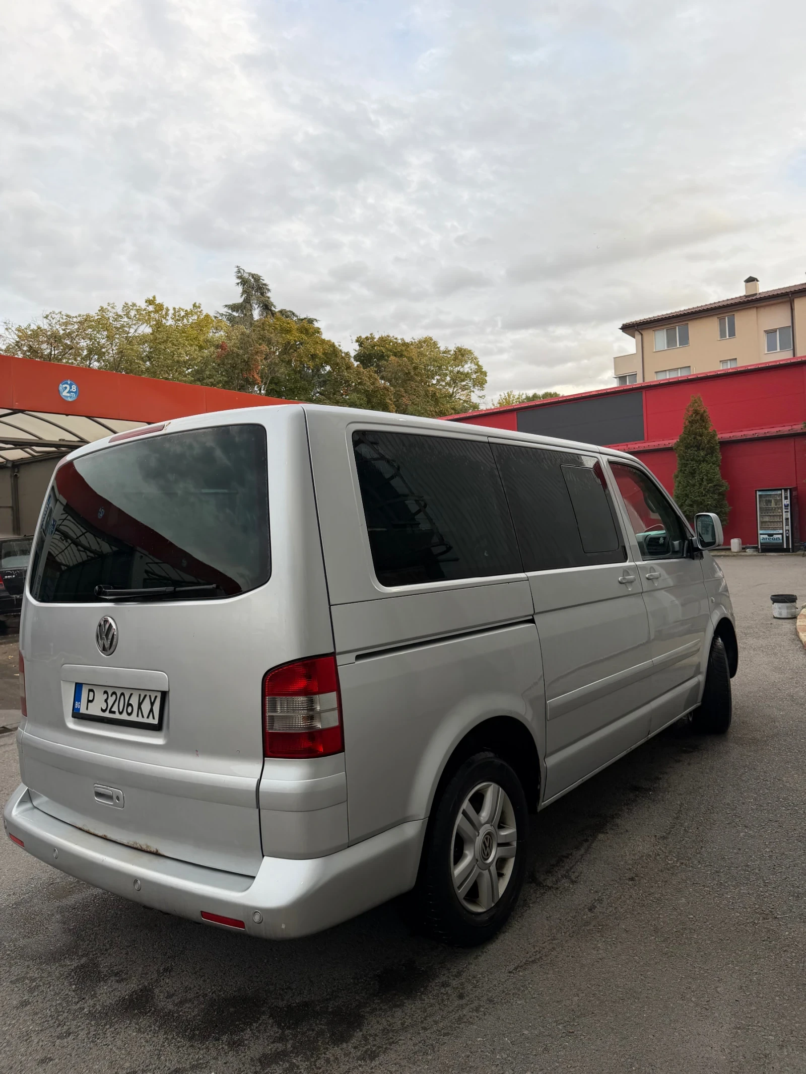 VW Multivan 2.5 TDI 174 к.с., снимка 5 - Автомобили и джипове - 56569540