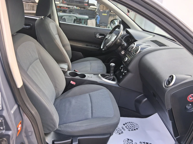 Nissan Qashqai 1.6 бензин , снимка 8 - Автомобили и джипове - 50824132