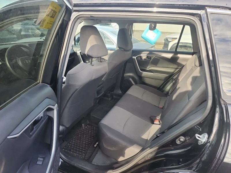 Toyota Rav4 LE  CARFAX, снимка 12 - Автомобили и джипове - 53007266