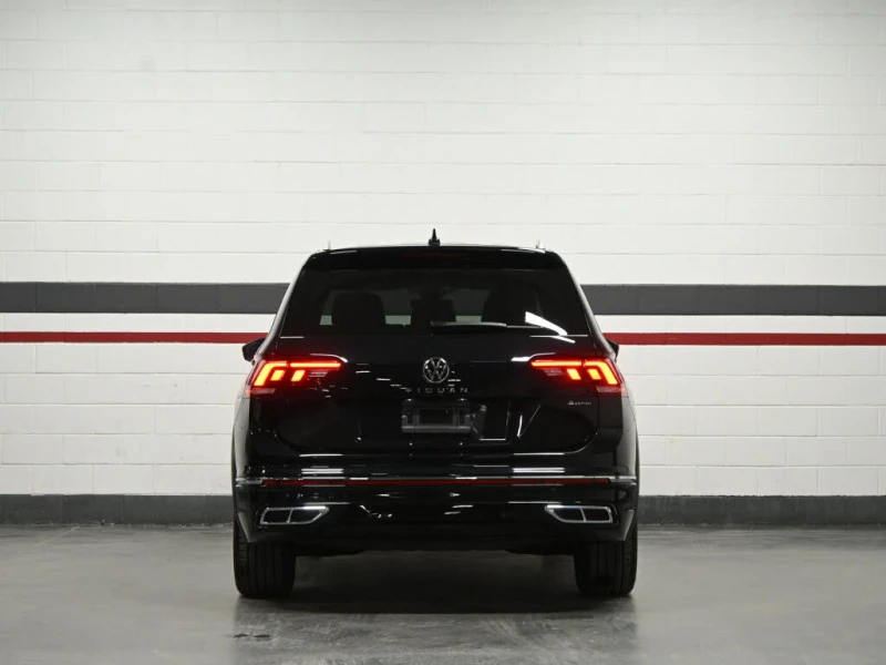 VW Tiguan Highline* R-Line* CARFAX* АвтоКредит* (ЦЕНА ДО БГ), снимка 4 - Автомобили и джипове - 53260077