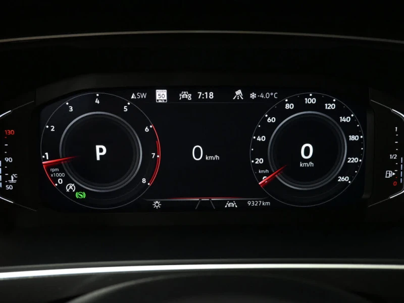 VW Tiguan Highline* R-Line* CARFAX* АвтоКредит* (ЦЕНА ДО БГ), снимка 12 - Автомобили и джипове - 53260077