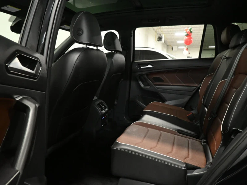 VW Tiguan Highline* R-Line* CARFAX* АвтоКредит* (ЦЕНА ДО БГ), снимка 17 - Автомобили и джипове - 53260077