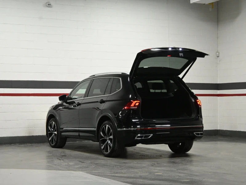 VW Tiguan Highline* R-Line* CARFAX* АвтоКредит* (ЦЕНА ДО БГ), снимка 5 - Автомобили и джипове - 53260077