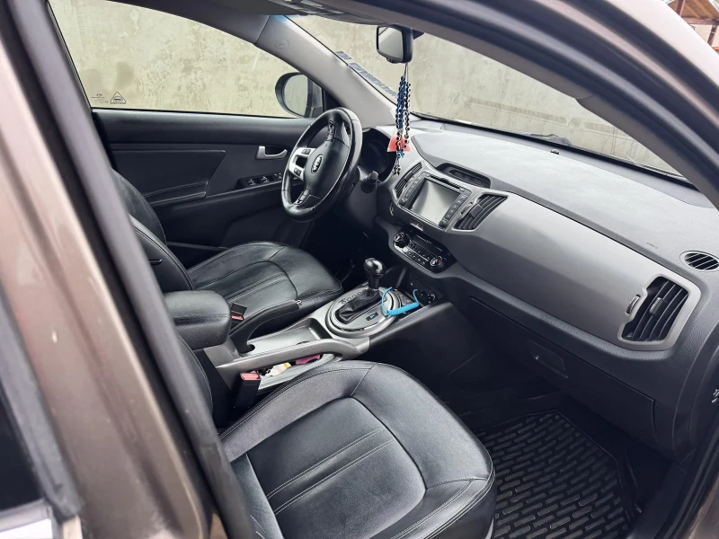Kia Sportage, снимка 8 - Автомобили и джипове - 53406646