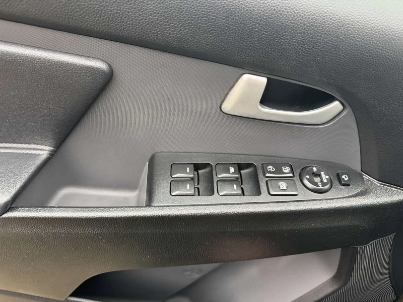 Kia Sportage, снимка 11 - Автомобили и джипове - 53406646