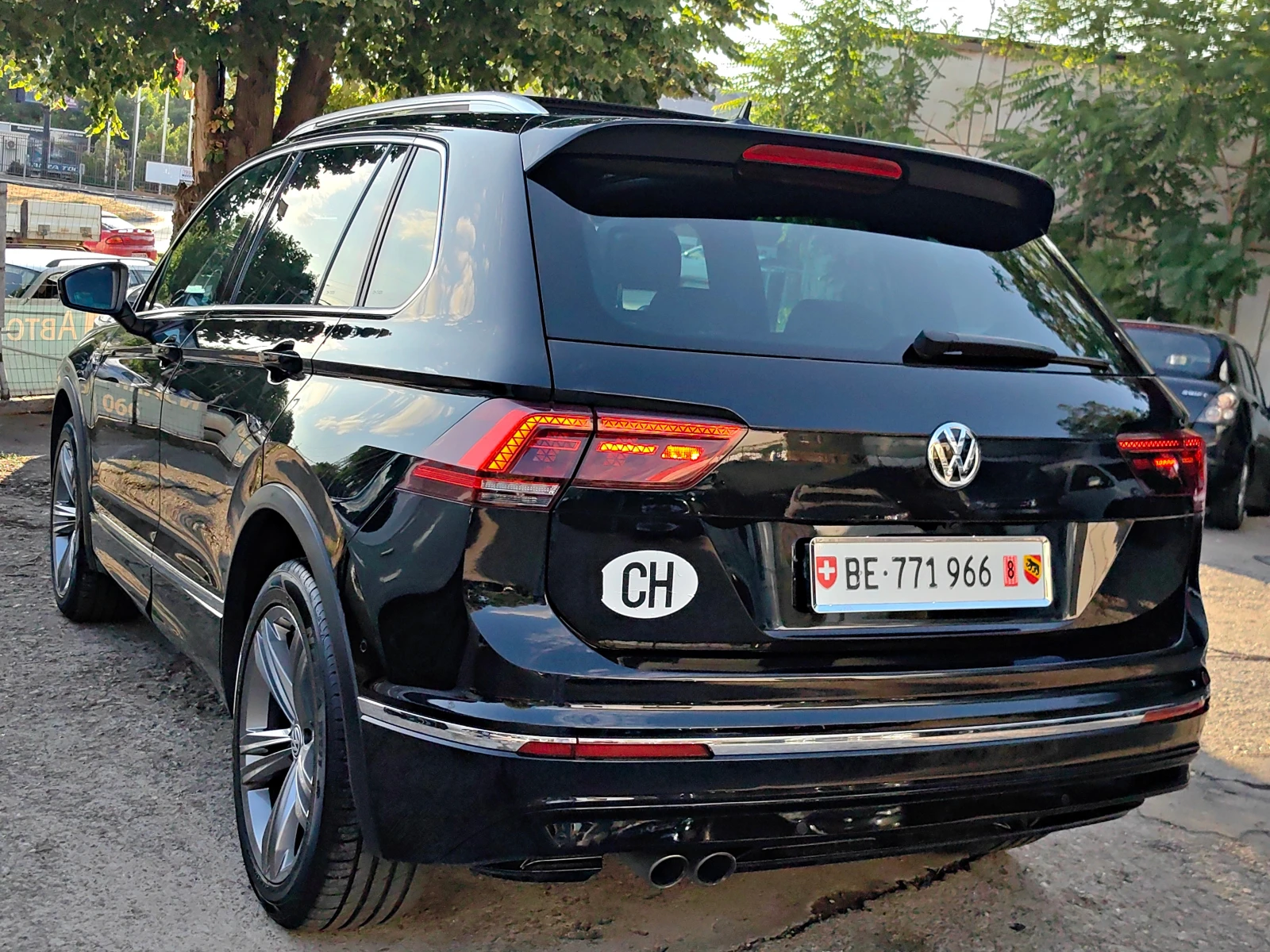 VW Tiguan 2.0TDI!190k.c.!R-LINE!ШВЕЙЦАРИЯ!!4Х4!КОЖА!! - изображение 4