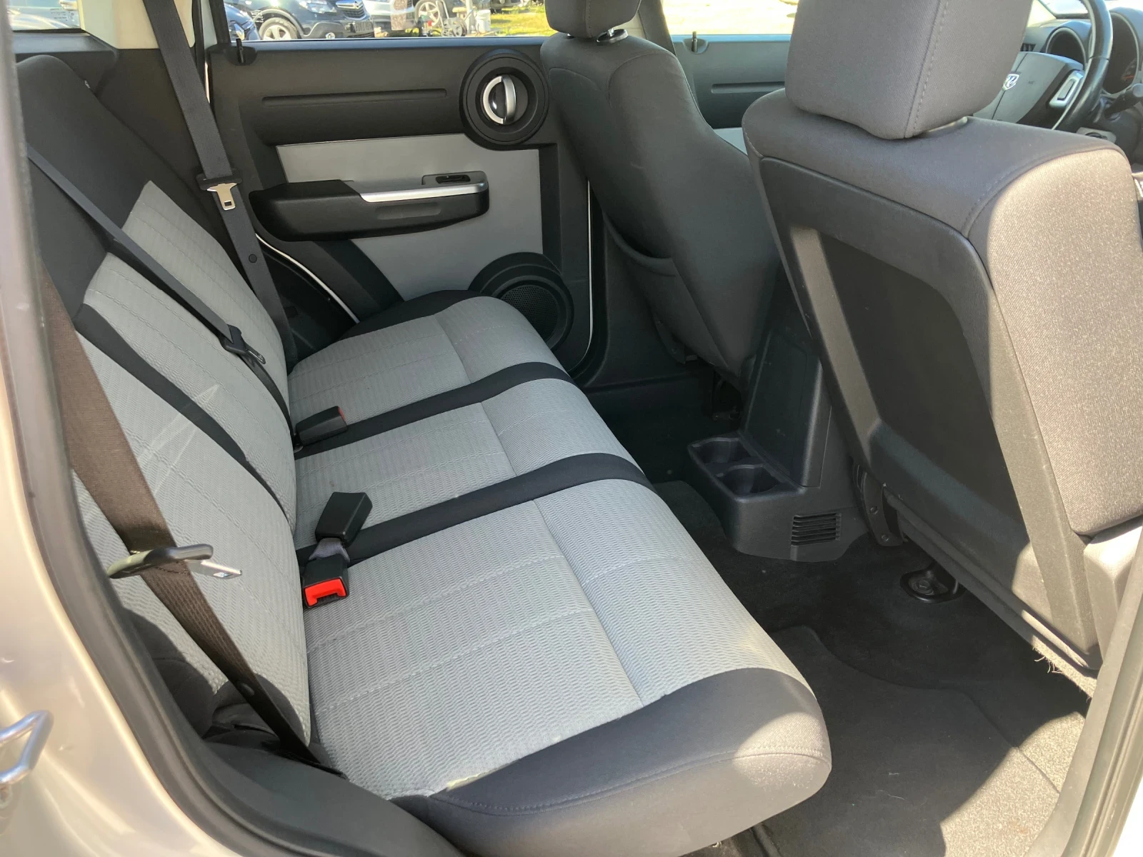 Dodge Nitro 2.8 crd Avtomat , снимка 14 - Автомобили и джипове - 54481643