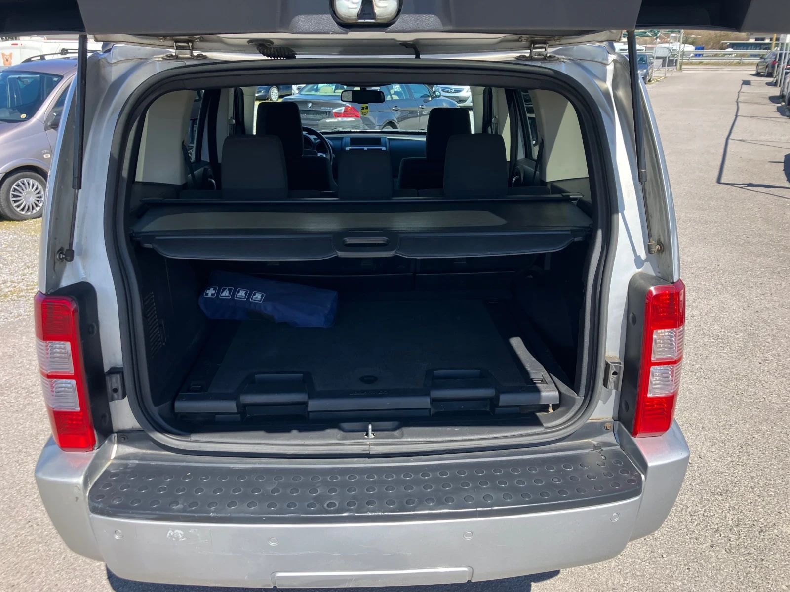 Dodge Nitro 2.8 crd Avtomat , снимка 10 - Автомобили и джипове - 54481643