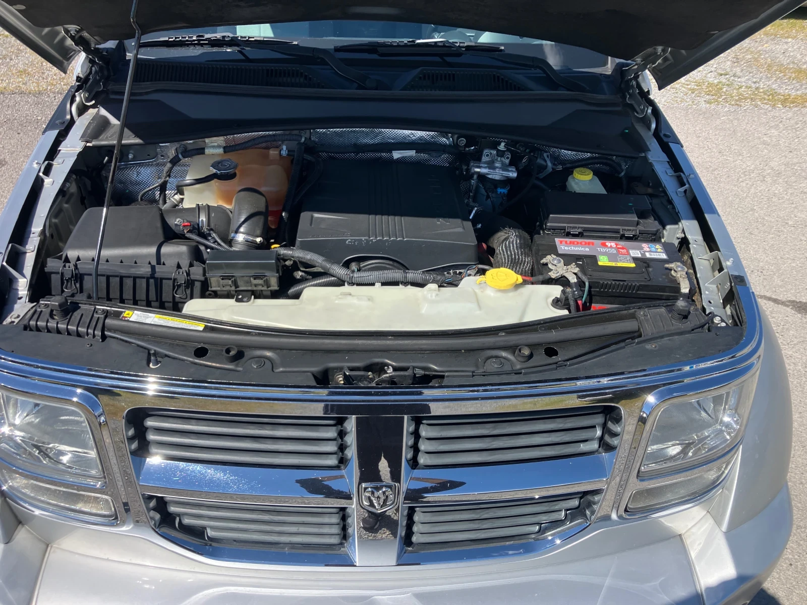 Dodge Nitro 2.8 crd Avtomat , снимка 9 - Автомобили и джипове - 54481643