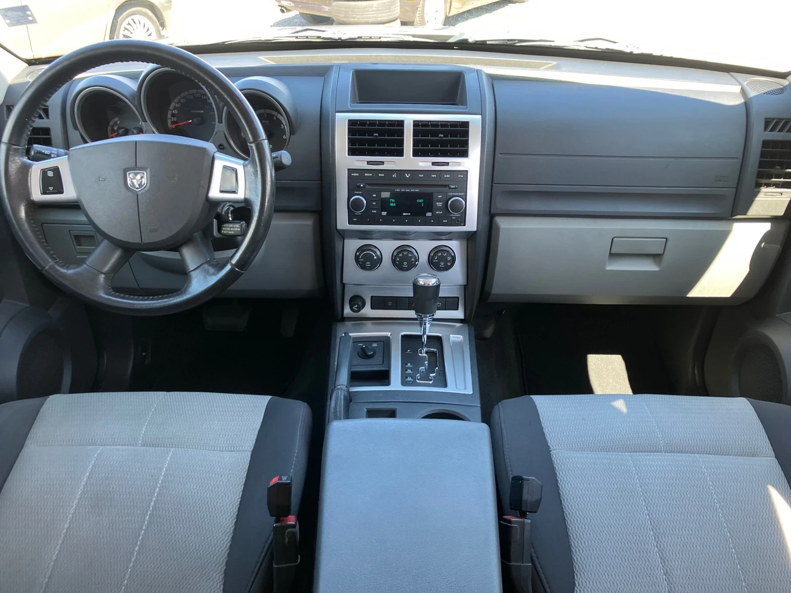 Dodge Nitro 2.8 crd Avtomat , снимка 11 - Автомобили и джипове - 54481643