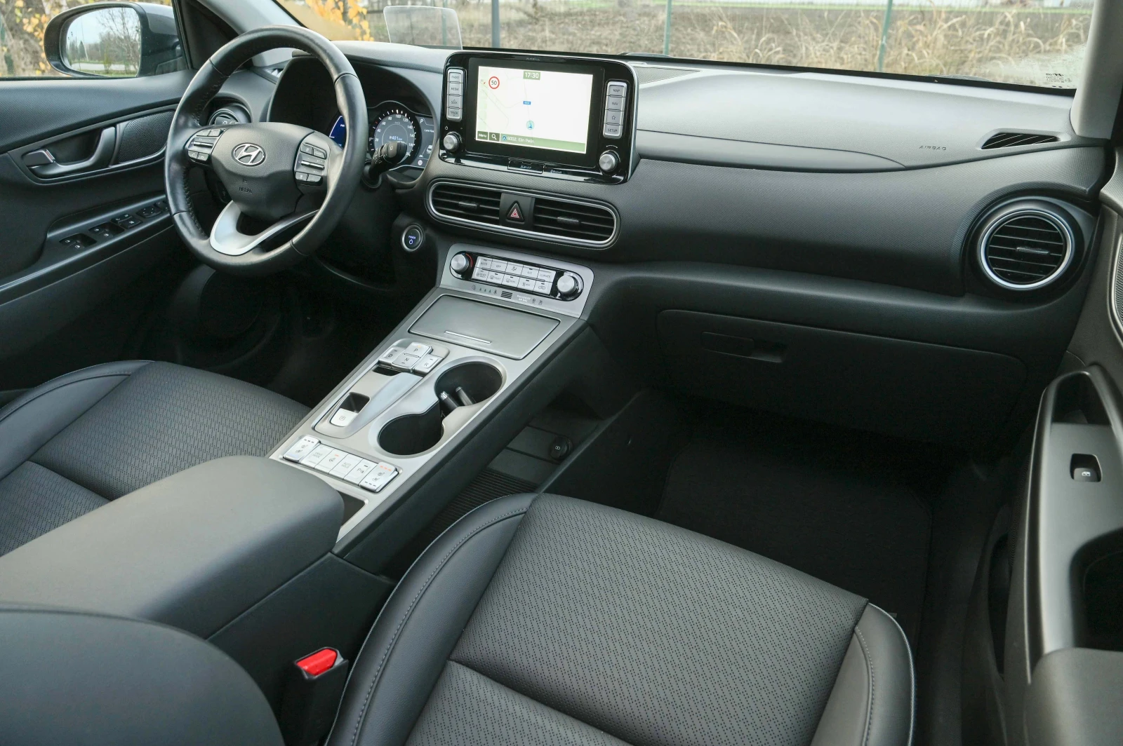 Hyundai Kona 64kw* Premium* Камера* 100%SOH* ТЕРМОПОМПА, снимка 8 - Автомобили и джипове - 54766768
