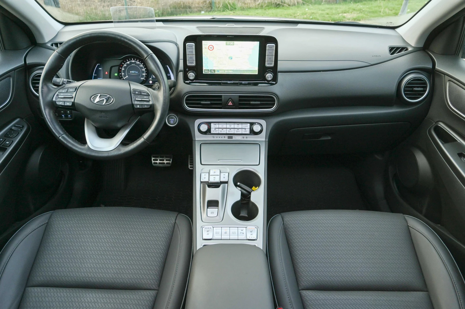 Hyundai Kona 64kw* Premium* Камера* 100%SOH* ТЕРМОПОМПА, снимка 11 - Автомобили и джипове - 54766768
