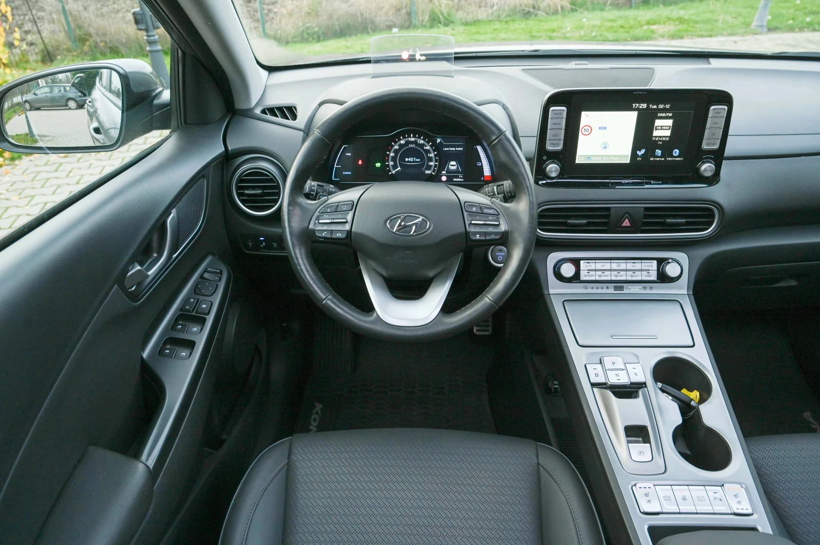 Hyundai Kona 64kw* Premium* Камера* 100%SOH* ТЕРМОПОМПА, снимка 9 - Автомобили и джипове - 54766768