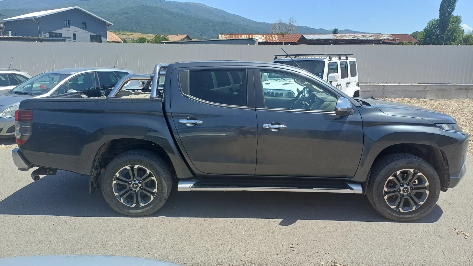 Mitsubishi L200 2.3 Automatic, снимка 1 - Автомобили и джипове - 55088156