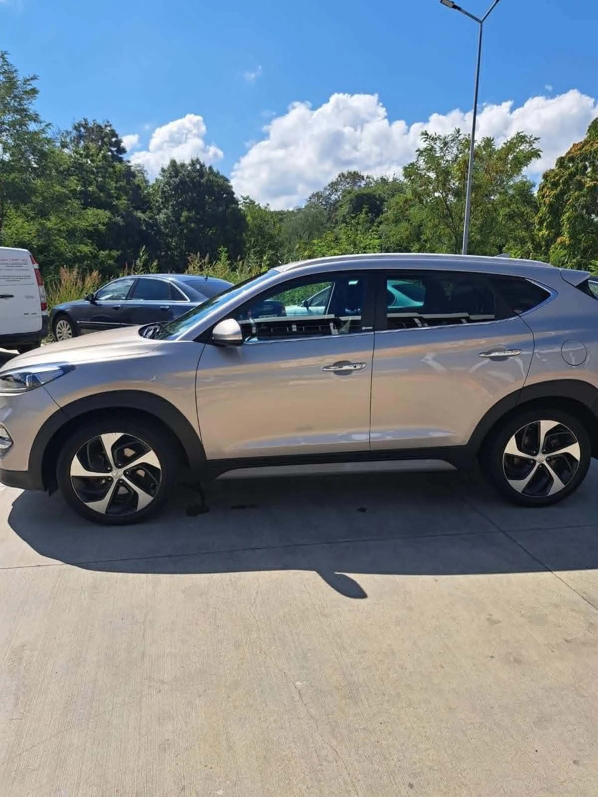 Hyundai Tucson, снимка 4 - Автомобили и джипове - 56002558