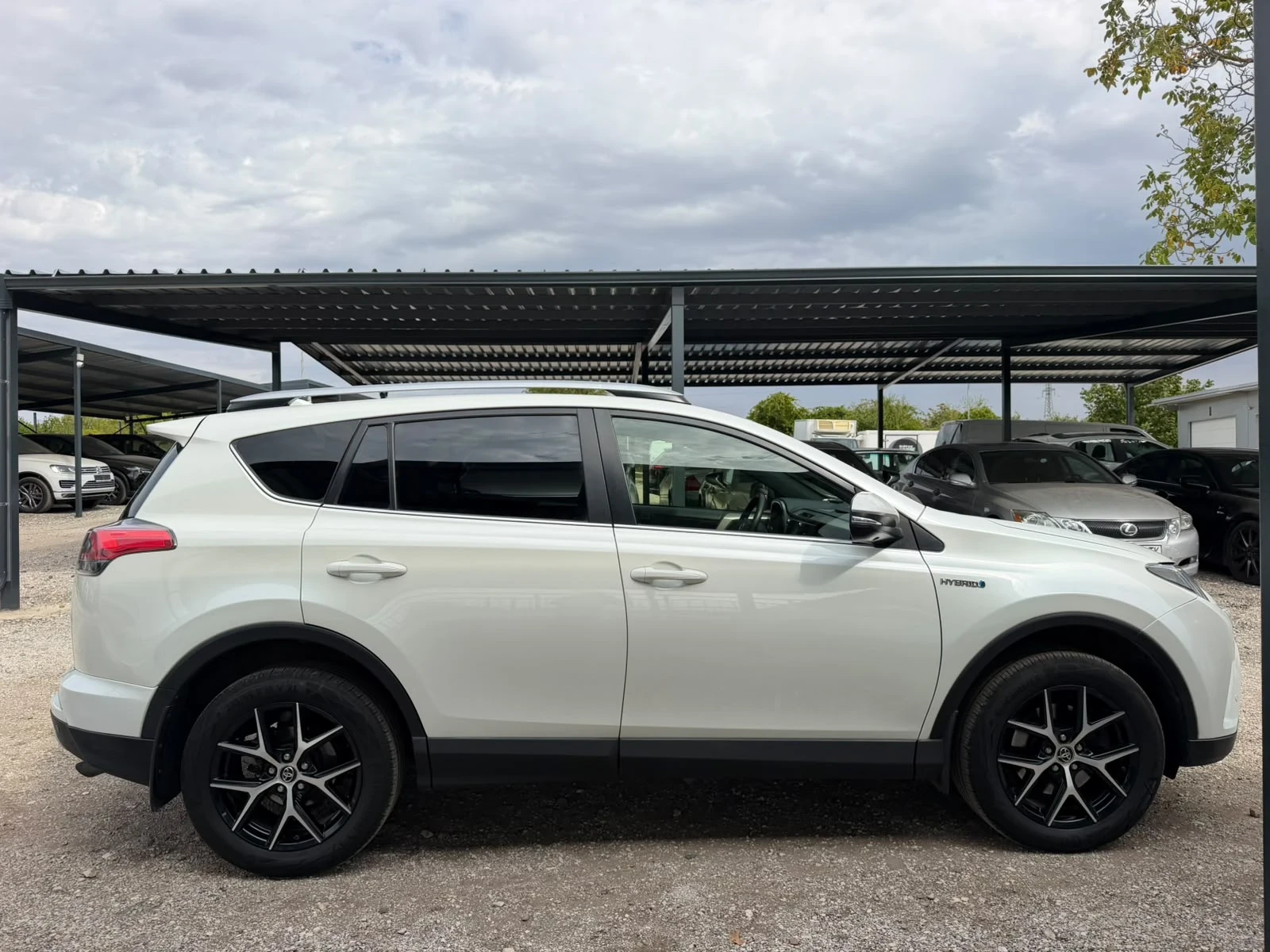 Toyota Rav4 /Executive/4x4/ 360Camera/Гаранция Relax , снимка 4 - Автомобили и джипове - 56043446