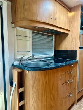 Кемпер Burstner Aviano i675, снимка 9