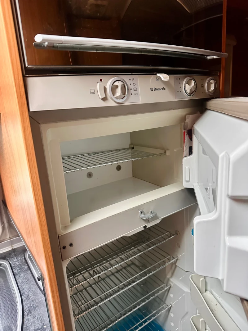 Кемпер Burstner Aviano i675, снимка 10 - Каравани и кемпери - 53593090