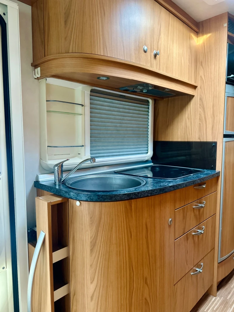 Кемпер Burstner Aviano i675, снимка 9 - Каравани и кемпери - 53593090