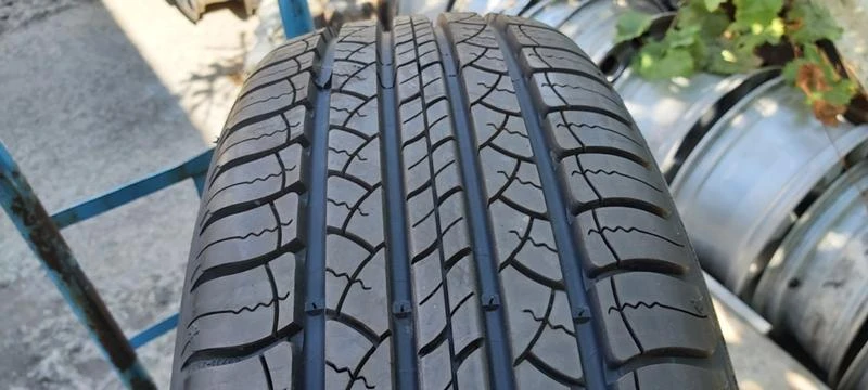 Гуми Летни 205/65R15, снимка 1 - Гуми и джанти - 33988535