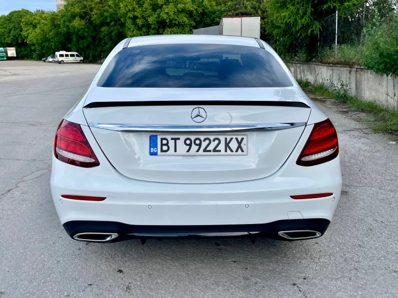 Mercedes-Benz E 350 d* 4-Matic* Airmatic* Head-Up* AMG* Distronic* Lin, снимка 3 - Автомобили и джипове - 47457217