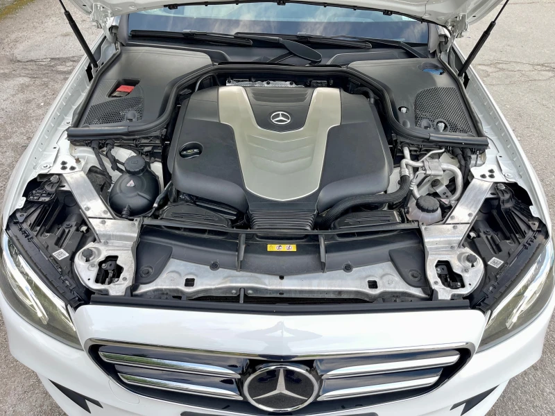 Mercedes-Benz E 350 d* 4-Matic* Airmatic* Head-Up* AMG* Distronic* Lin, снимка 17 - Автомобили и джипове - 47457217