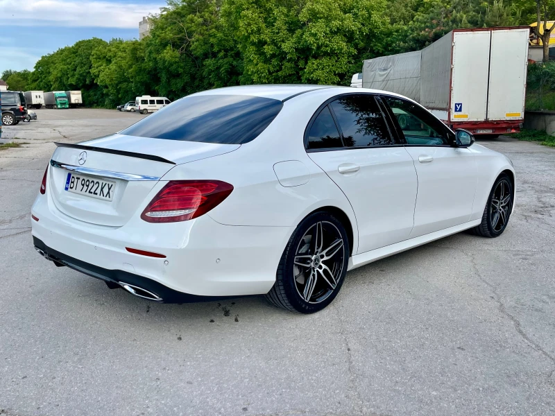 Mercedes-Benz E 350 d* 4-Matic* Airmatic* Head-Up* AMG* Distronic* Lin, снимка 4 - Автомобили и джипове - 47457217