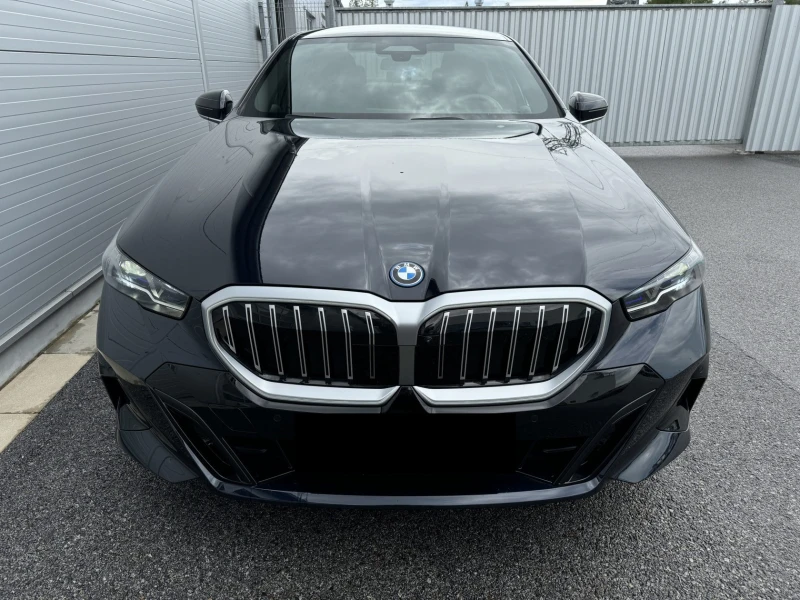 BMW 550 e Plug-in Hybrid xDrive M Sport, снимка 3 - Автомобили и джипове - 49014367