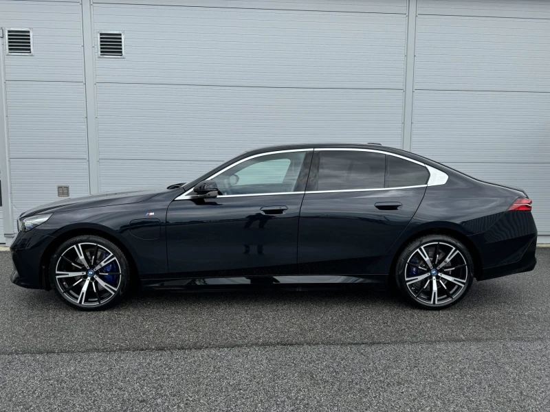 BMW 550 e Plug-in Hybrid xDrive M Sport, снимка 4 - Автомобили и джипове - 49014367