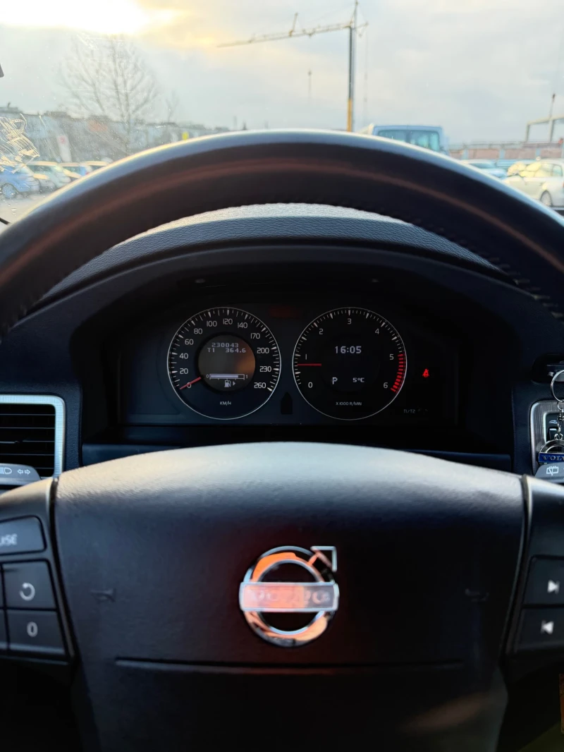 Volvo V70, снимка 10 - Автомобили и джипове - 52752011