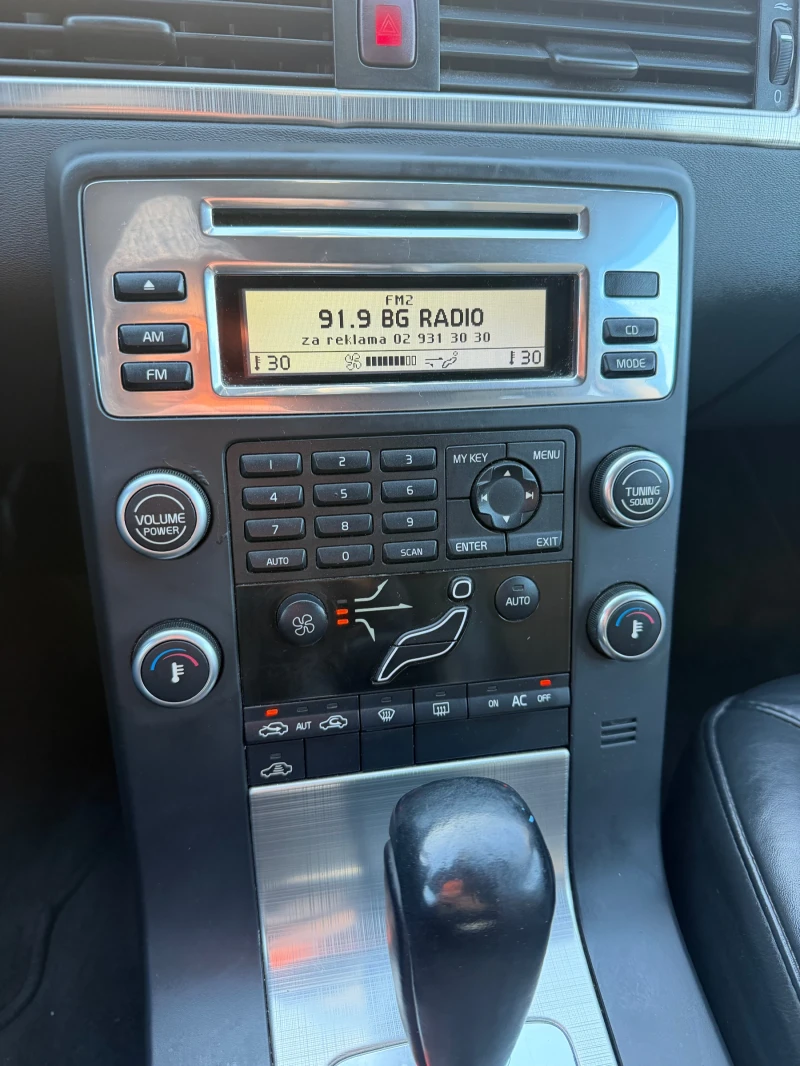 Volvo V70, снимка 11 - Автомобили и джипове - 52752011