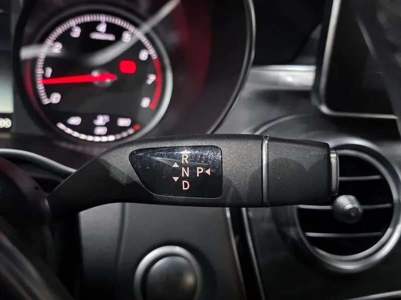 Mercedes-Benz C 180, снимка 9 - Автомобили и джипове - 54968713