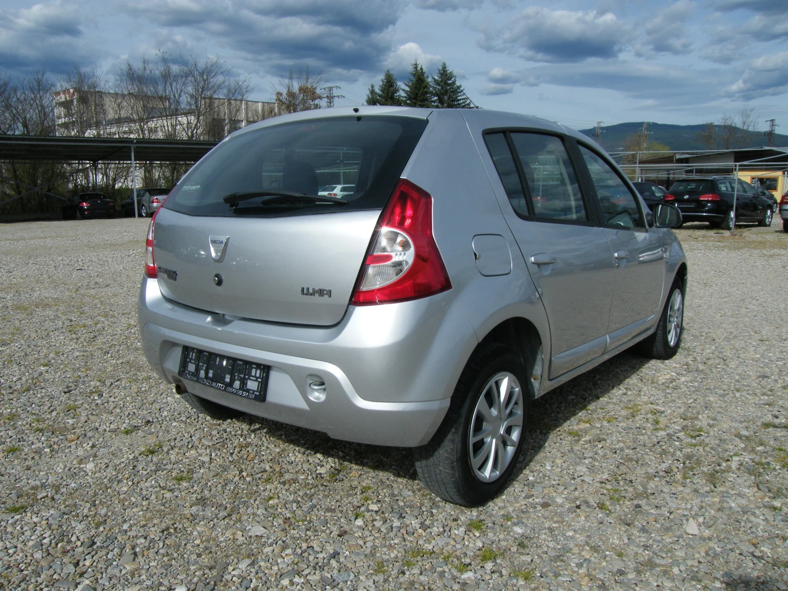 Dacia Sandero 1.4i GAZ инжекцион - изображение 4