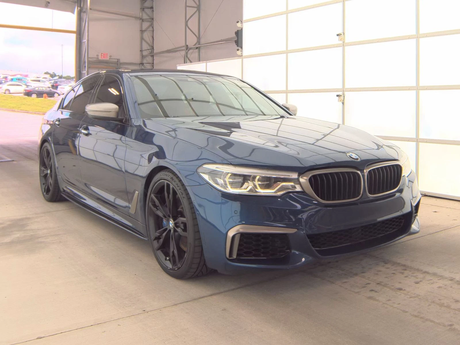 BMW 550 M* PERFORMANCE* ХЕДЪП* ПОДГРЕВ* КАМЕРА* КЕЙЛЕС - изображение 3