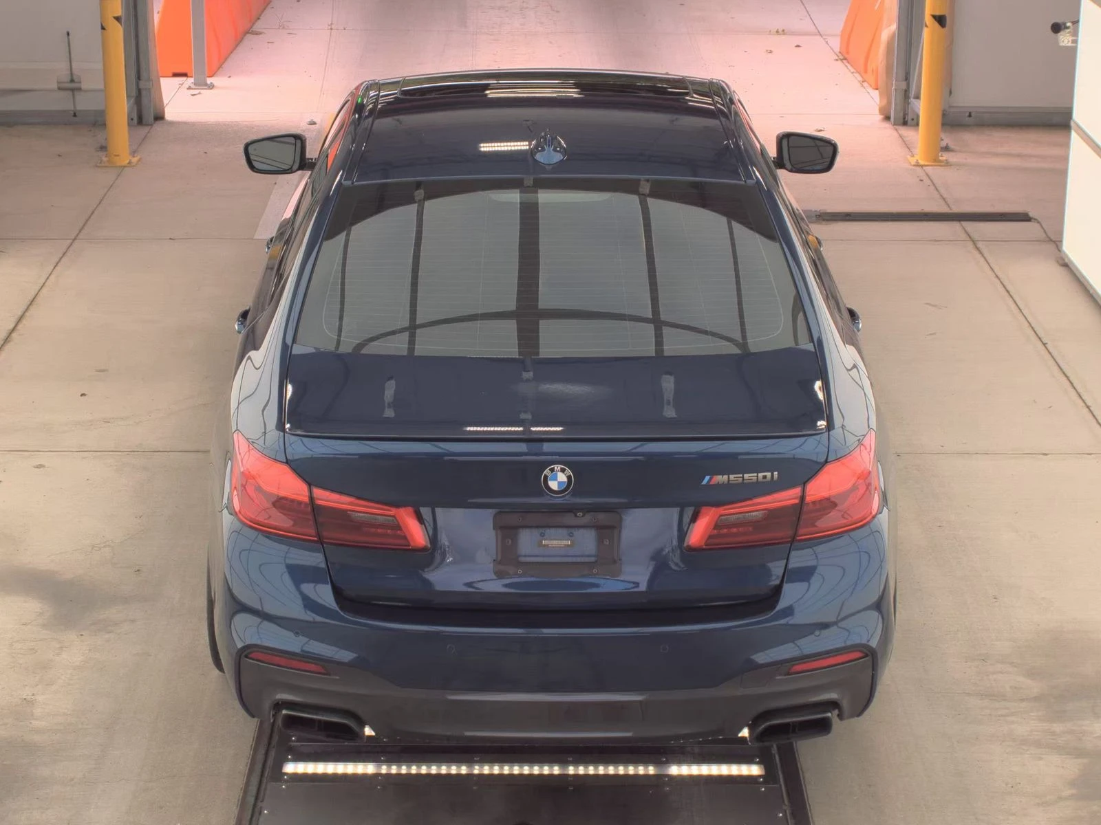 BMW 550 M* PERFORMANCE* ХЕДЪП* ПОДГРЕВ* КАМЕРА* КЕЙЛЕС - изображение 6