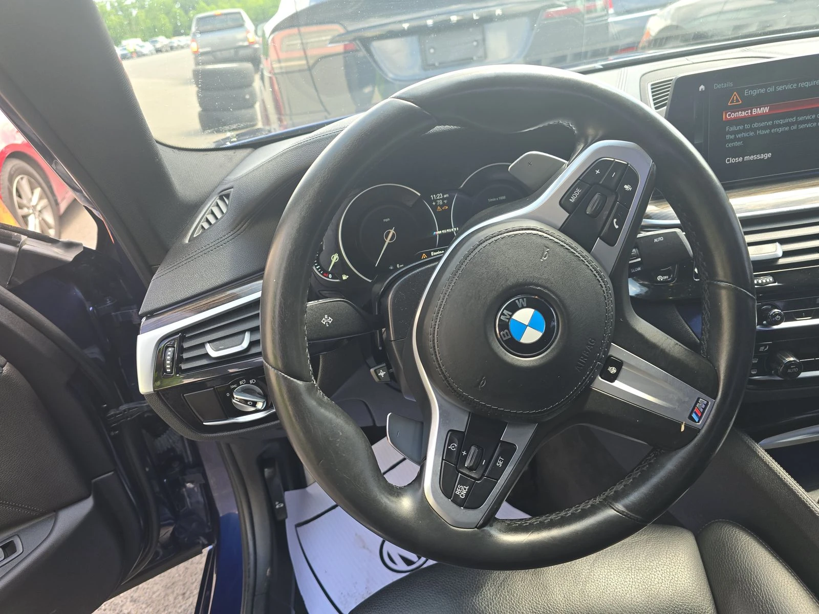 BMW 550 M* PERFORMANCE* ХЕДЪП* ПОДГРЕВ* КАМЕРА* КЕЙЛЕС - изображение 9