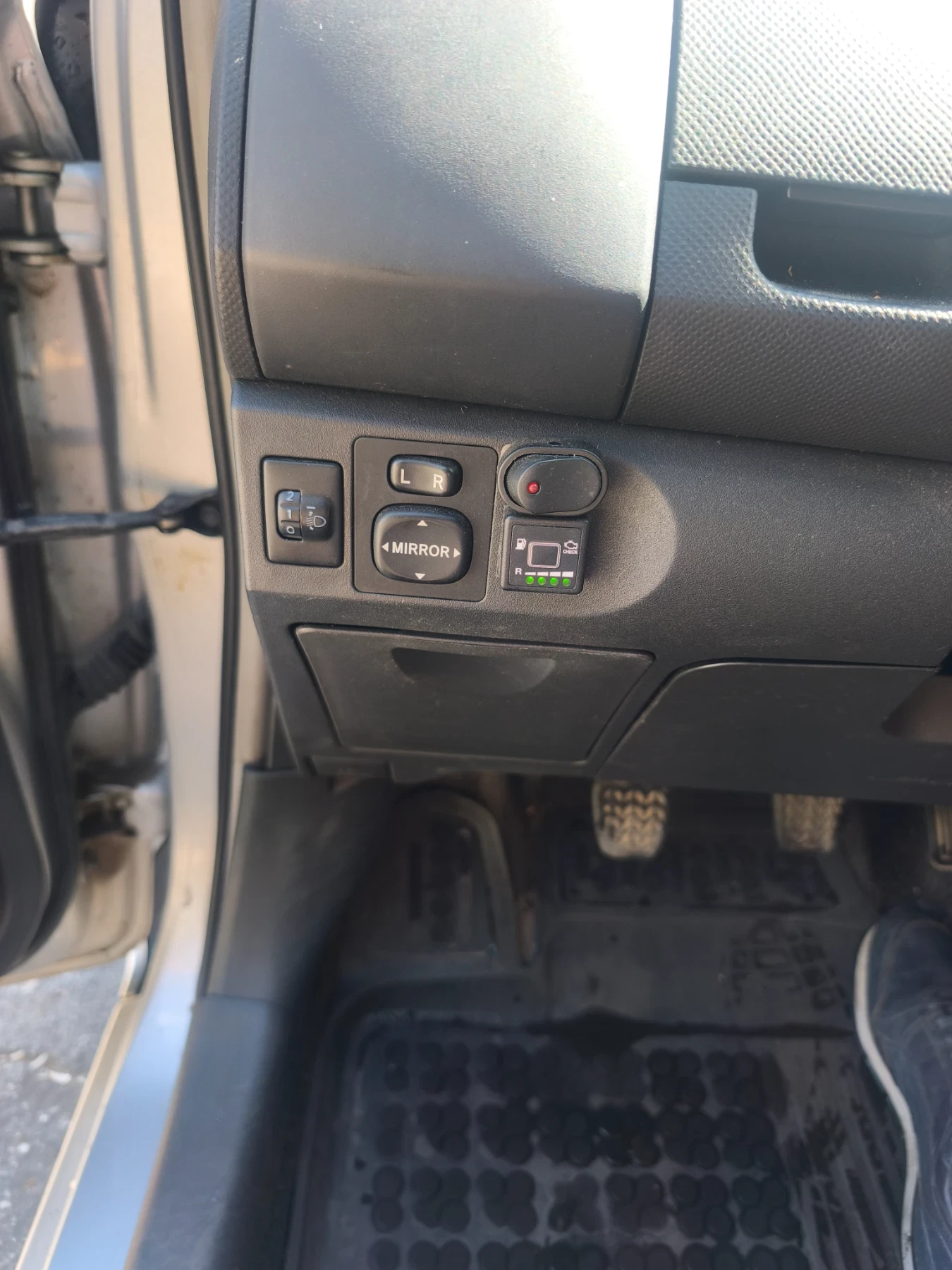 Toyota Yaris 1.33 - изображение 8