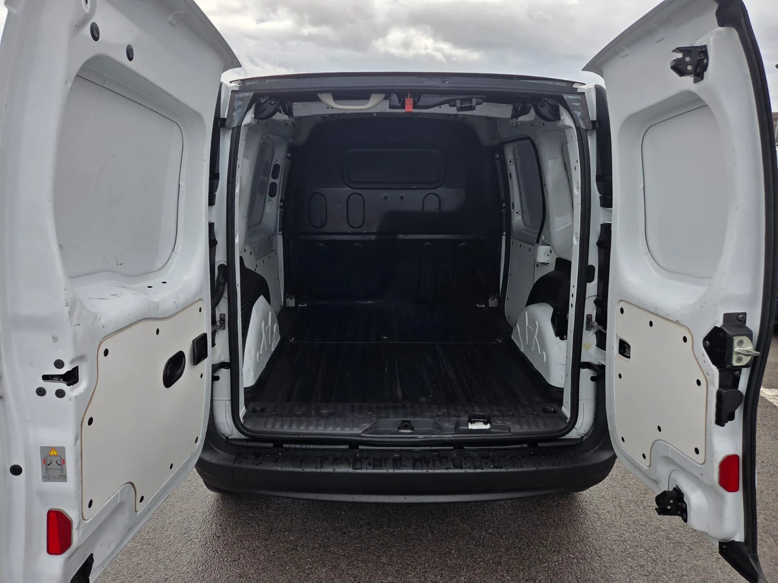 Renault Kangoo 1.5 dci 3 МЕСТА - изображение 8