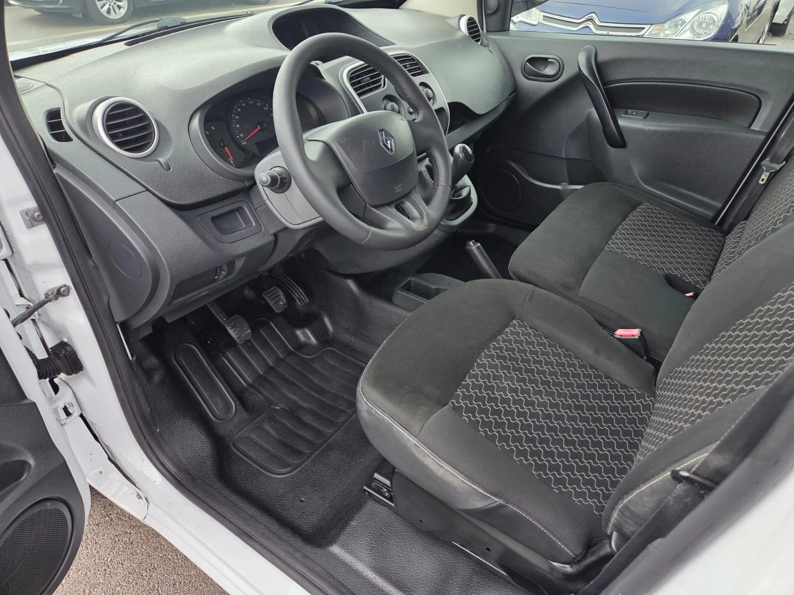 Renault Kangoo 1.5 dci 3 МЕСТА - изображение 10