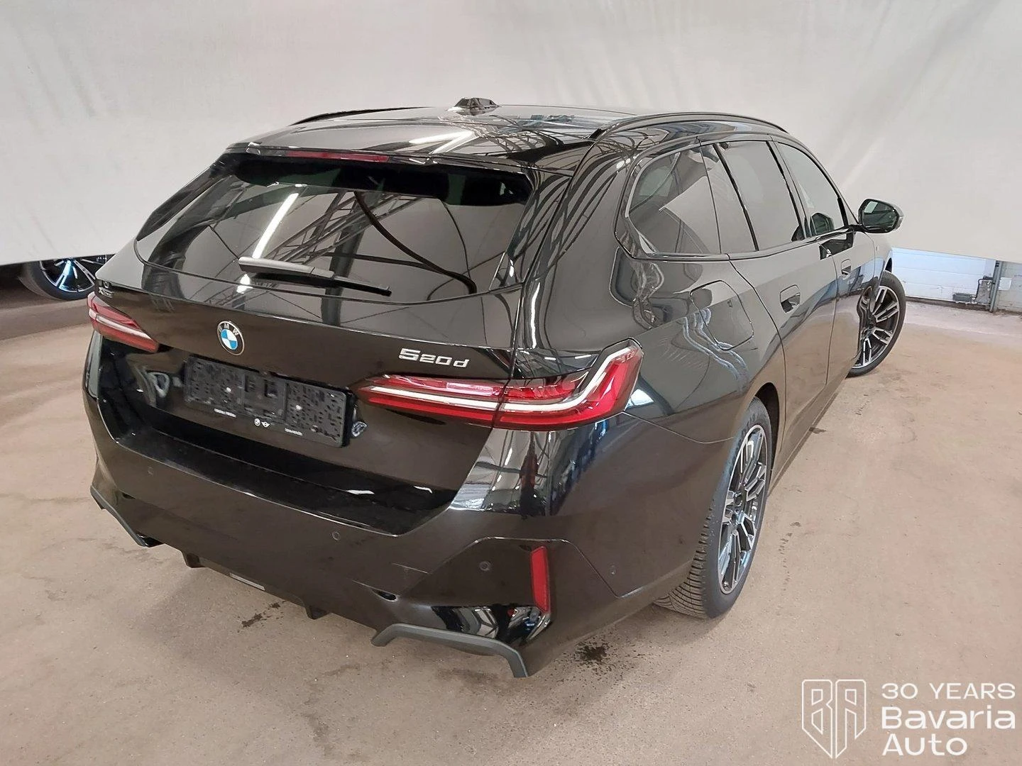 BMW 520 d xDrive Touring M Sport Paket Steptronic, снимка 3 - Автомобили и джипове - 53884845