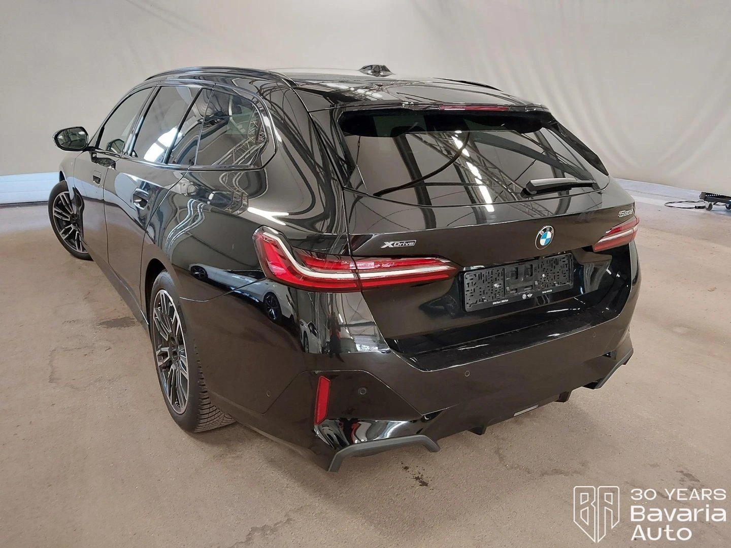 BMW 520 d xDrive Touring M Sport Paket Steptronic, снимка 2 - Автомобили и джипове - 53884845