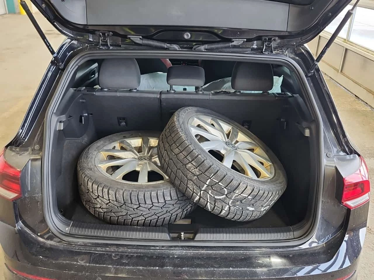 VW Golf * GTI PERFORMANCE* ДВА КЛЮЧА* ДВА ЧИФТА ДЖАНТИ* , снимка 14 - Автомобили и джипове - 54032337