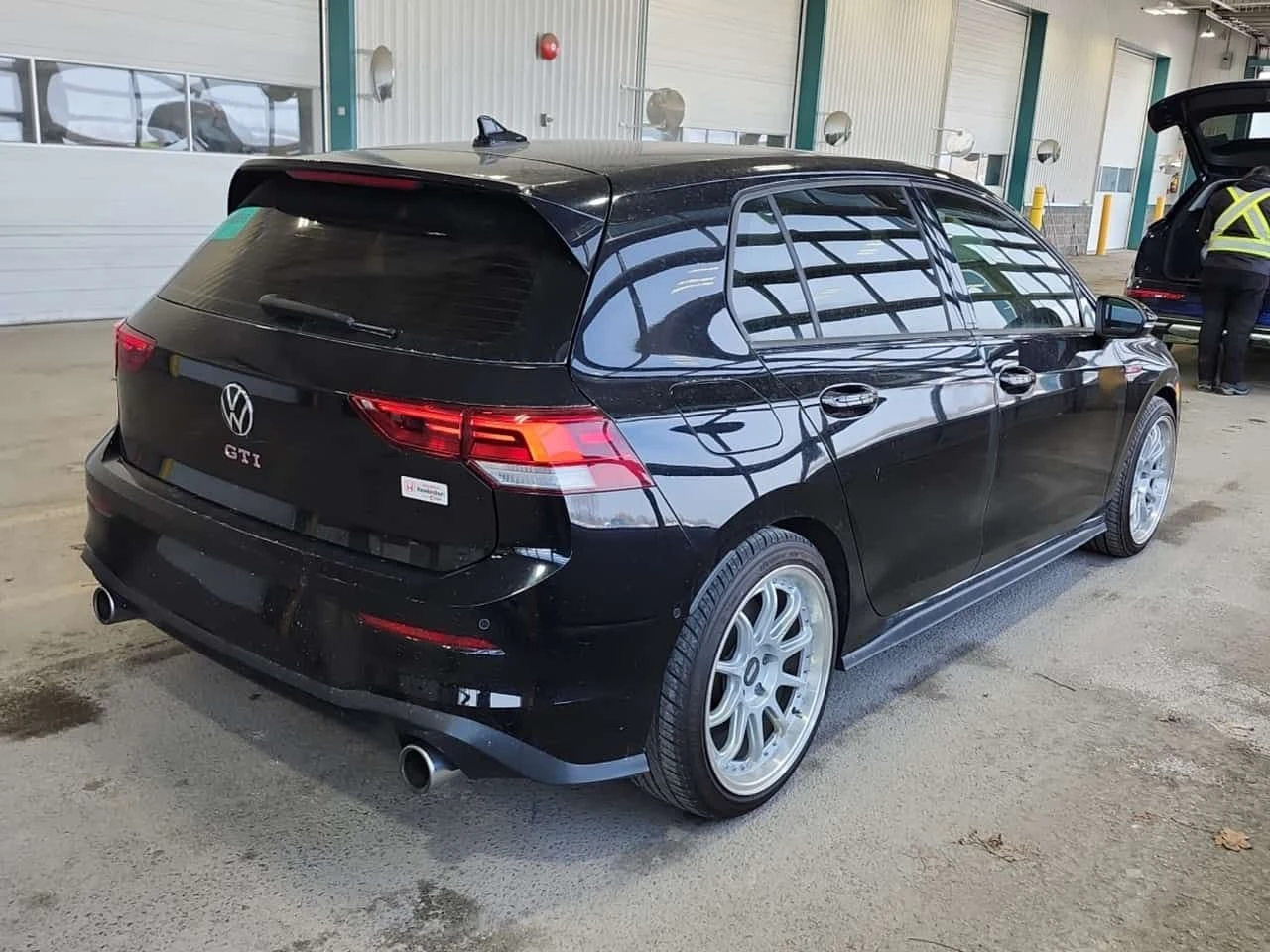 VW Golf * GTI PERFORMANCE* ДВА КЛЮЧА* ДВА ЧИФТА ДЖАНТИ* , снимка 3 - Автомобили и джипове - 54032337