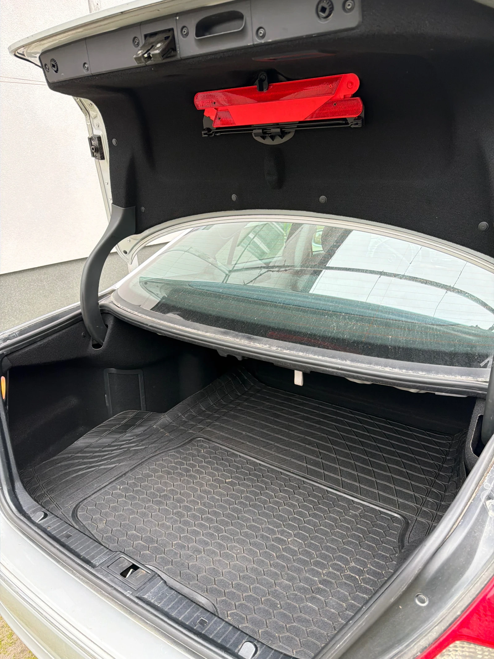 Mercedes-Benz E 200, снимка 6 - Автомобили и джипове - 54056949