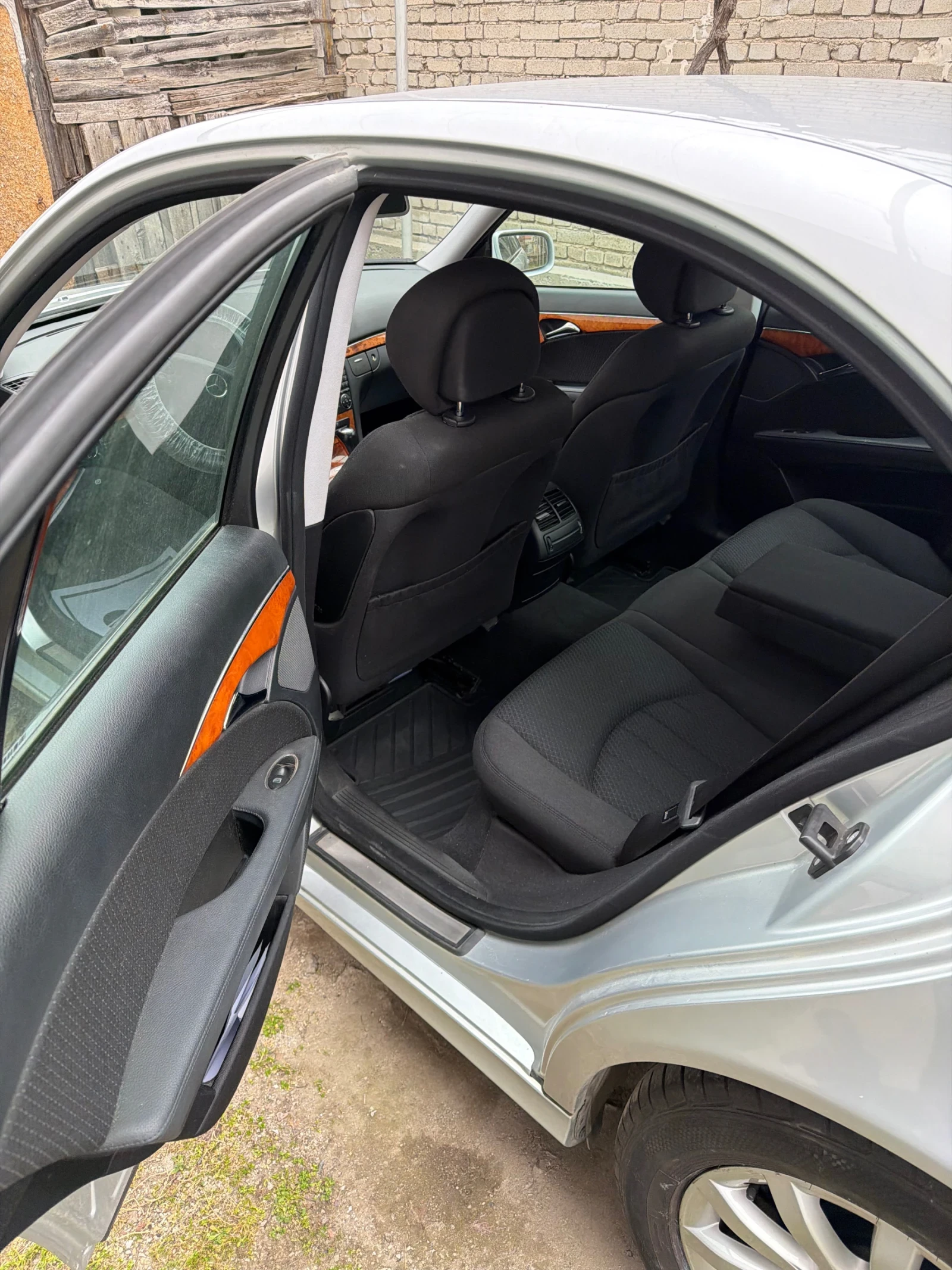 Mercedes-Benz E 200, снимка 4 - Автомобили и джипове - 54056949