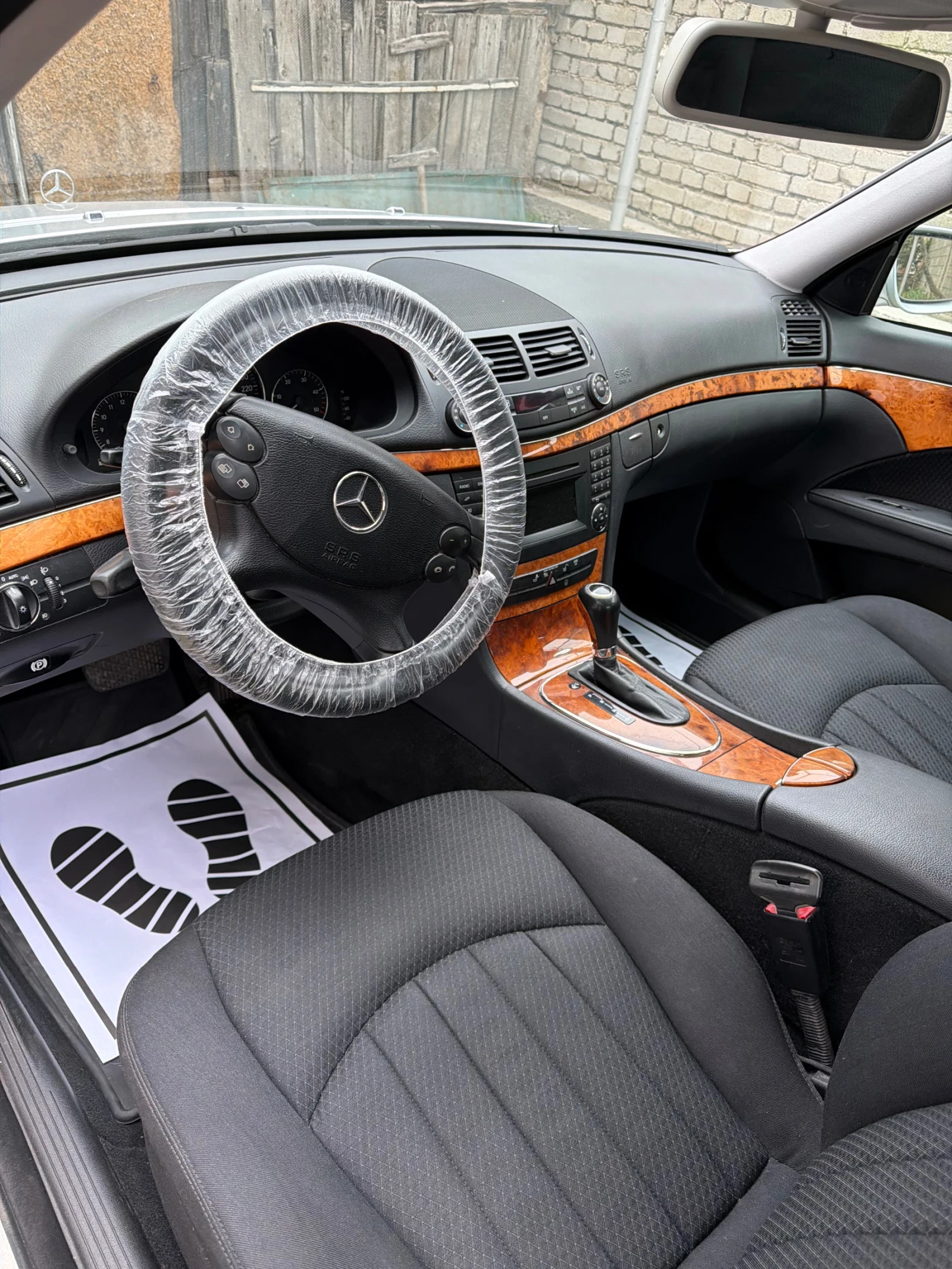 Mercedes-Benz E 200, снимка 5 - Автомобили и джипове - 54056949