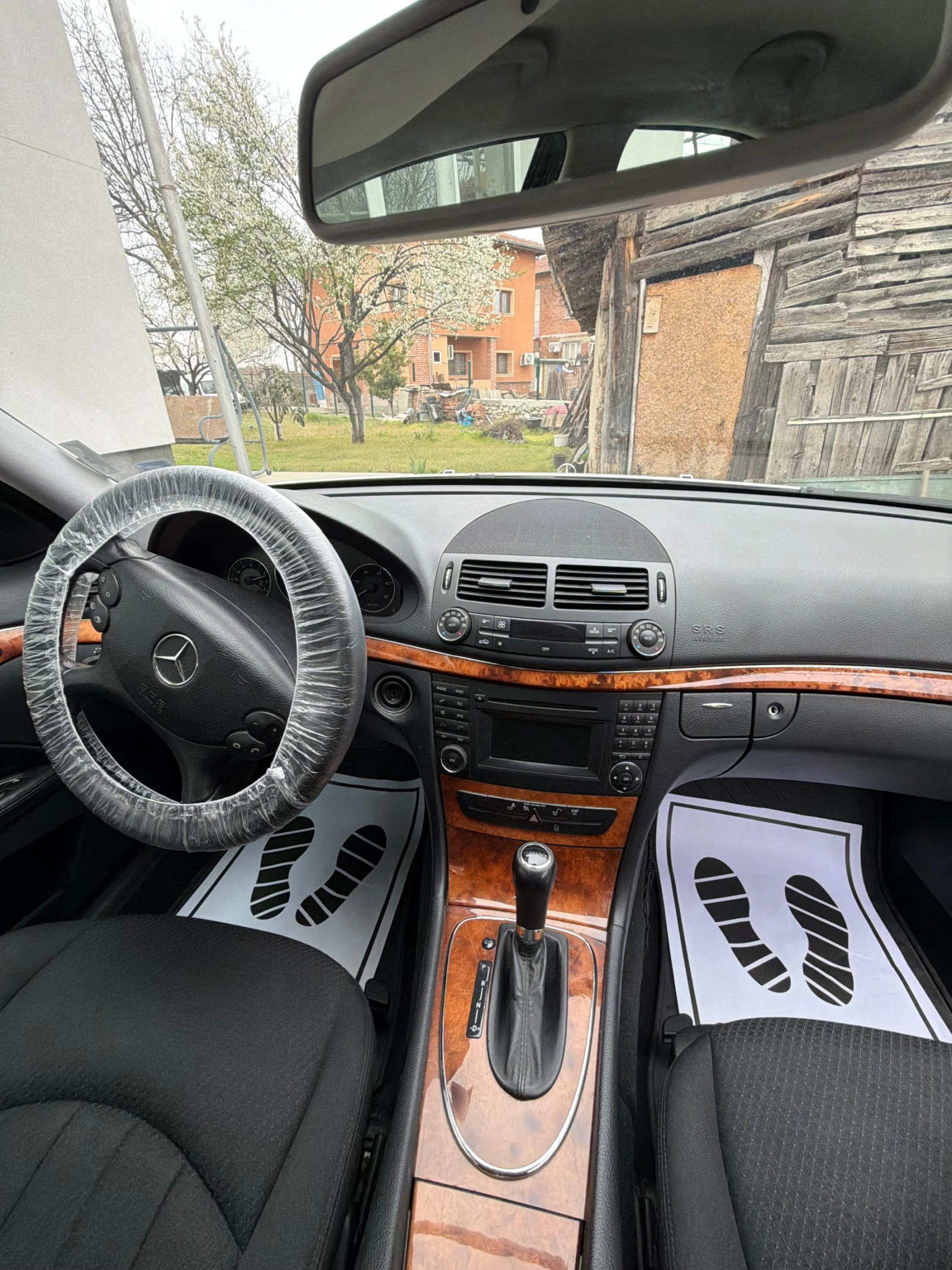 Mercedes-Benz E 200, снимка 8 - Автомобили и джипове - 54056949