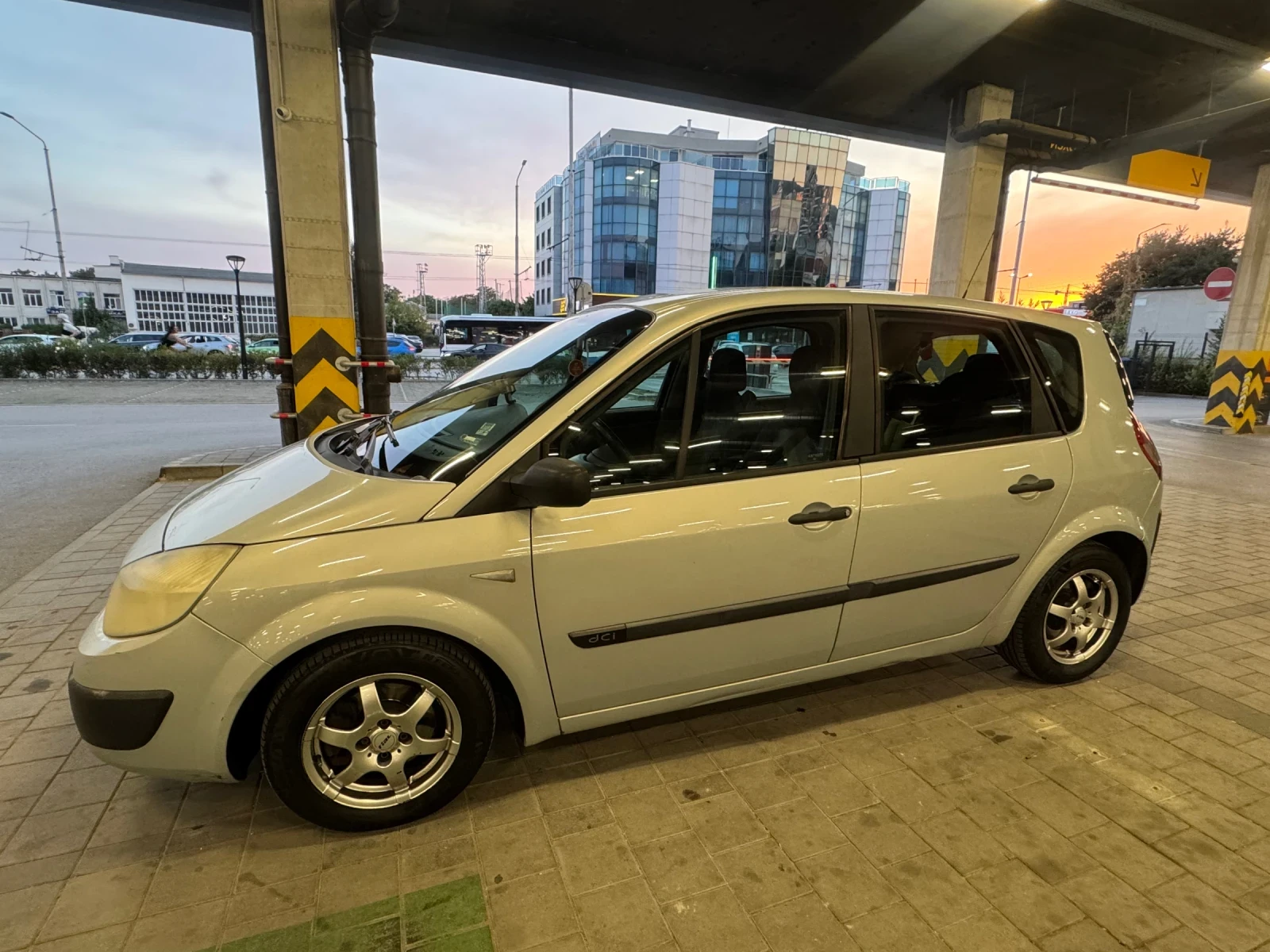 Renault Scenic, снимка 2 - Автомобили и джипове - 54767809